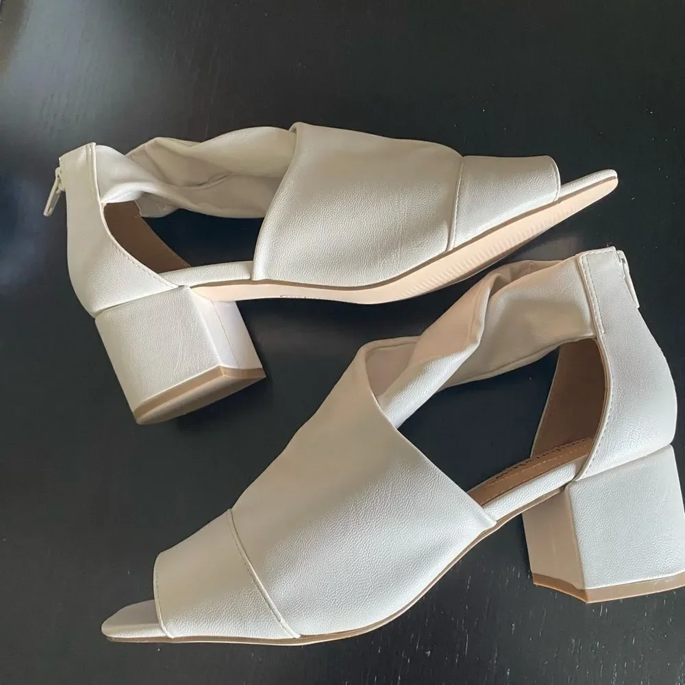 NIB Comfortview Heels Crisscross Strappy Sandals Faux Leather WinterWhite 9